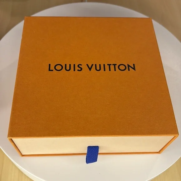 💥LOUIS VUITTON - LV Initiales 40mm Reversible Belt - 90/36 - Picture 9 of 17